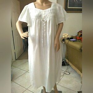 VINTAGE Carriage Court White Lace Nightgown LACE ROSE FAB. CONDITION. PTP 21-23